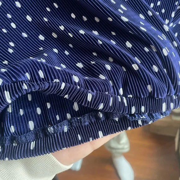 ASTR The Label Pleated Short Sleeve V Neck Blouse Top - Picture 5 of 5